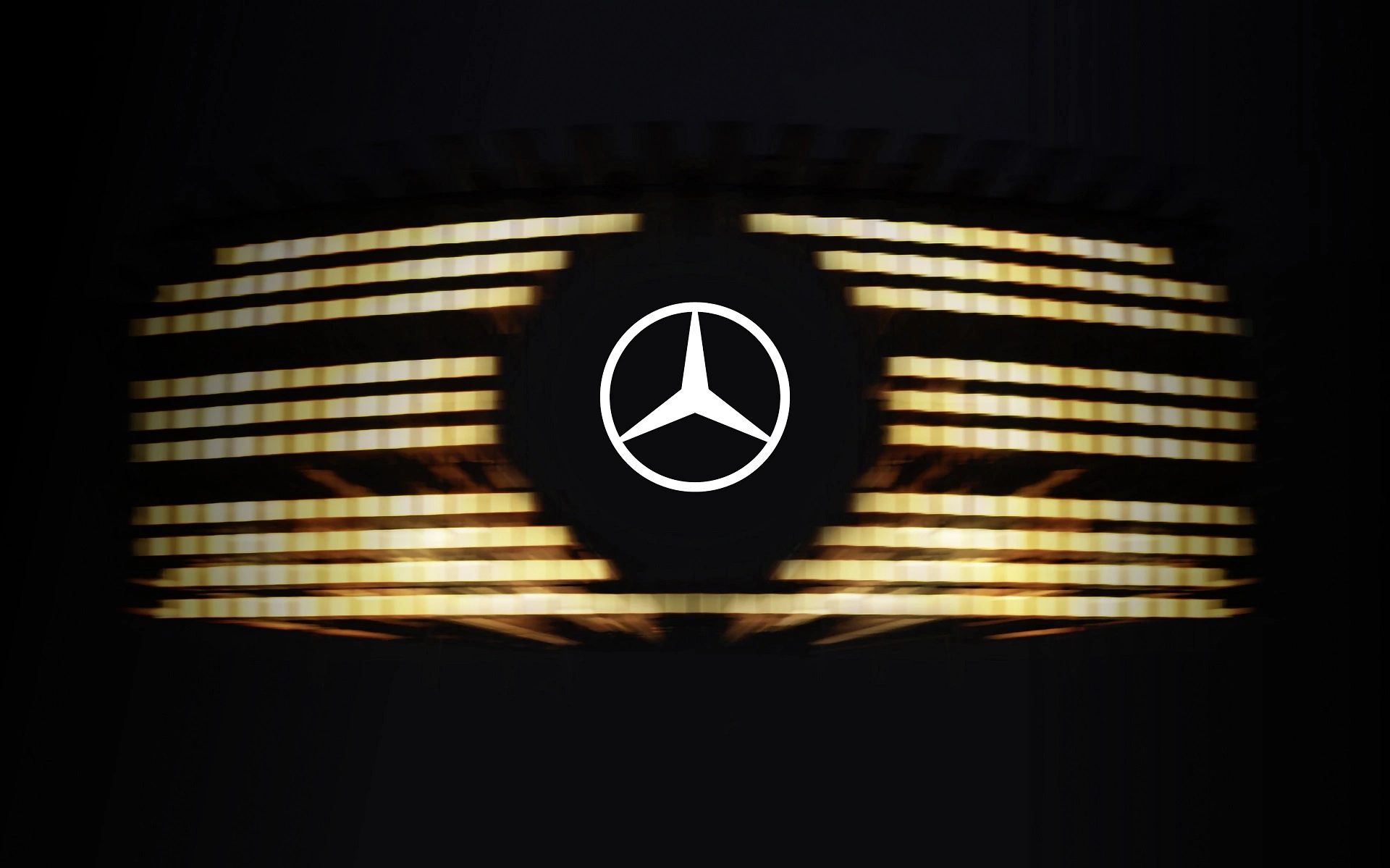 Myślisz, że to słońce, a to tylko nowy SUV Mercedesa razi cię w oczy