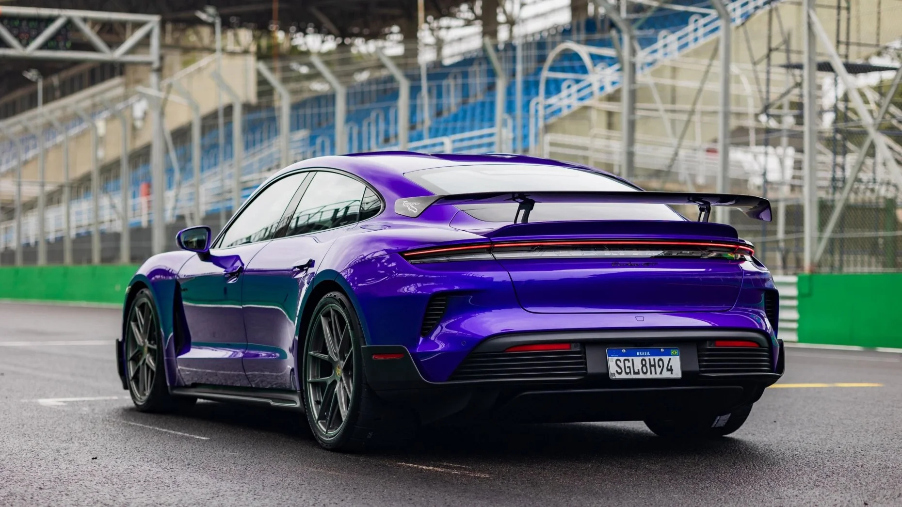 Porsche się nawróciło. Poczujesz skrzynię biegów i V8 w elektrycznym samochodzie
