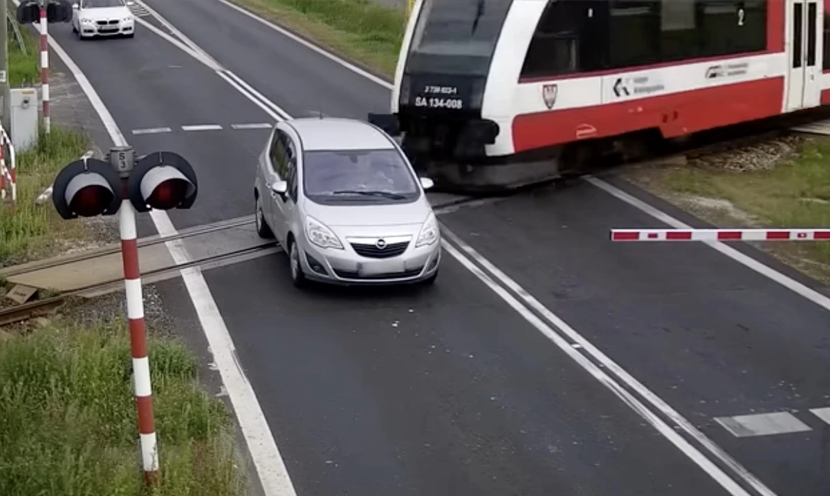 Mówili: wyłam rogatkę kolejową. To wyłamał, ale jak