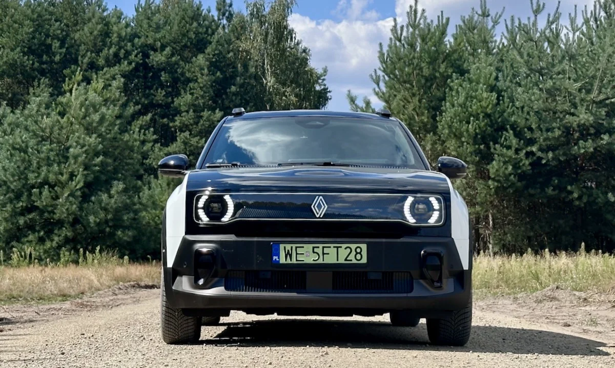 Wycisnąłem z Renault 4 ostatnią wacinkę. Fotowoltaika czyni mój trud zbędnym