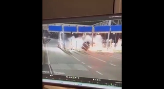Makabryczny wypadek na autostradzie A2. Tir staranował bramki