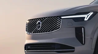 Volvo daje elektrykom na wstrzymanie. Kasowy SUV będzie dymił spalinami