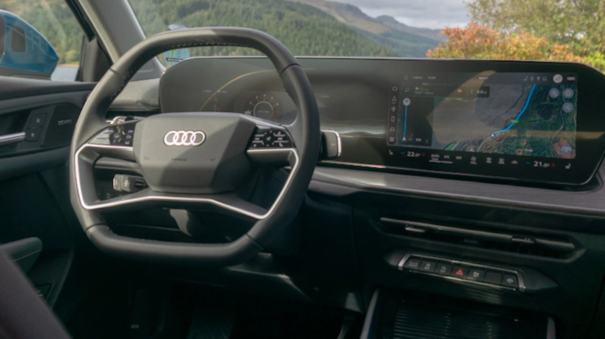 Audi: w Q3 mamy panel zamiast dźwigni kierunkowskazów. Ja: to prawda, mają