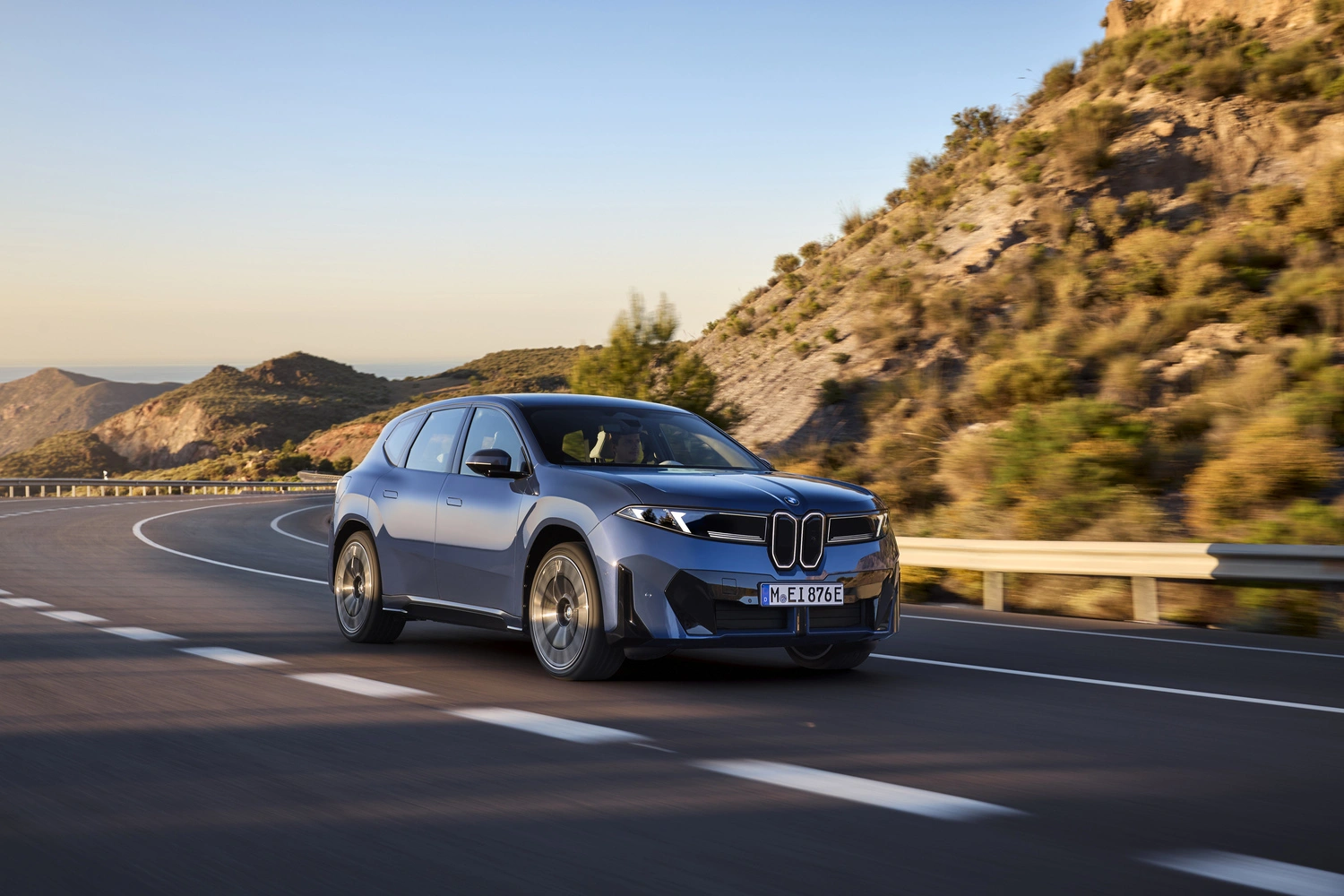 Oto nowe BMW iX3 bez żadnych tajemnic. Niepiękne, ale szybkie i wściekłe