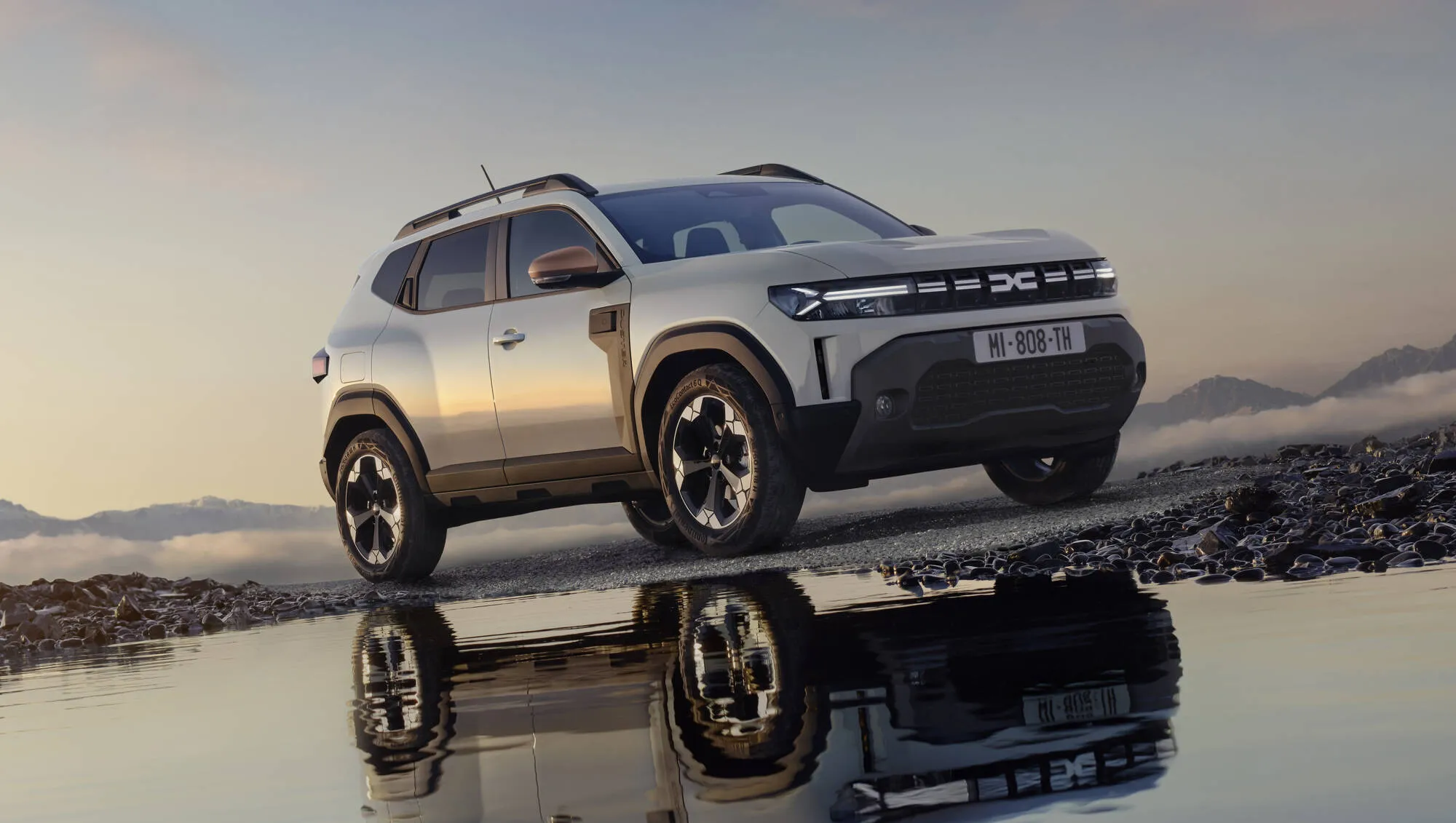 Dacia pokazuje hybrydę ostateczną. Prąd, benzyna, LPG, automat i napęd na 4 koła