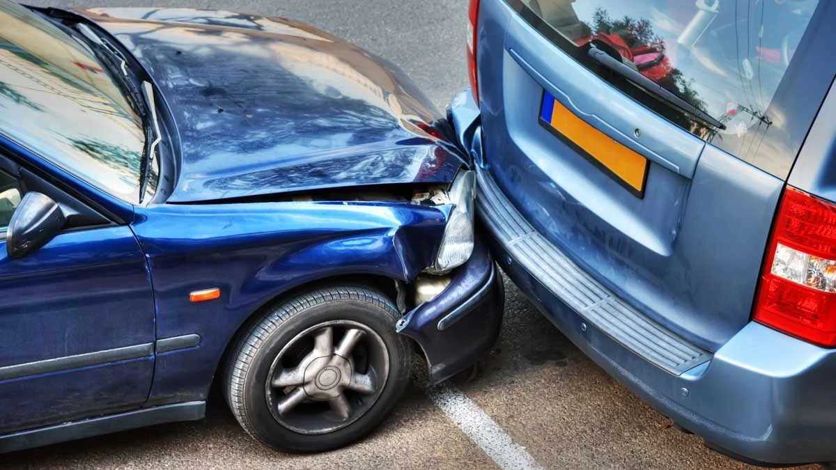 Stłuczka parkingowa? Jak poradzić sobie w stresującej sytuacji?