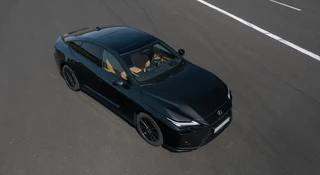 Nowy Lexus ES wchodzi z drzwiami, ceną i rabatem. Cena obniżona o 39 900 zł