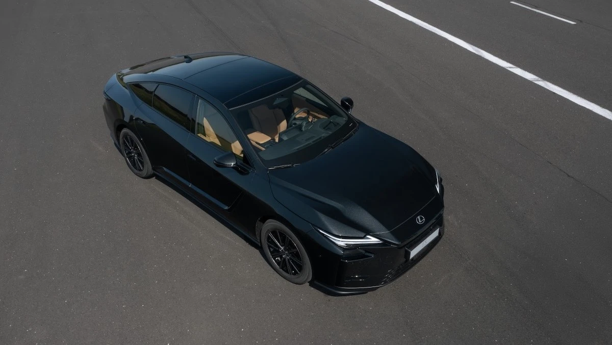 Nowy Lexus ES wchodzi z drzwiami, ceną i rabatem. Cena obniżona o 39 900 zł