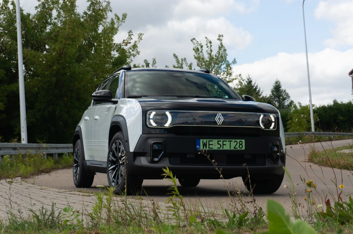 https://cdn-ab.spidersweb.pl/2025/09/renault-4-14.jpg