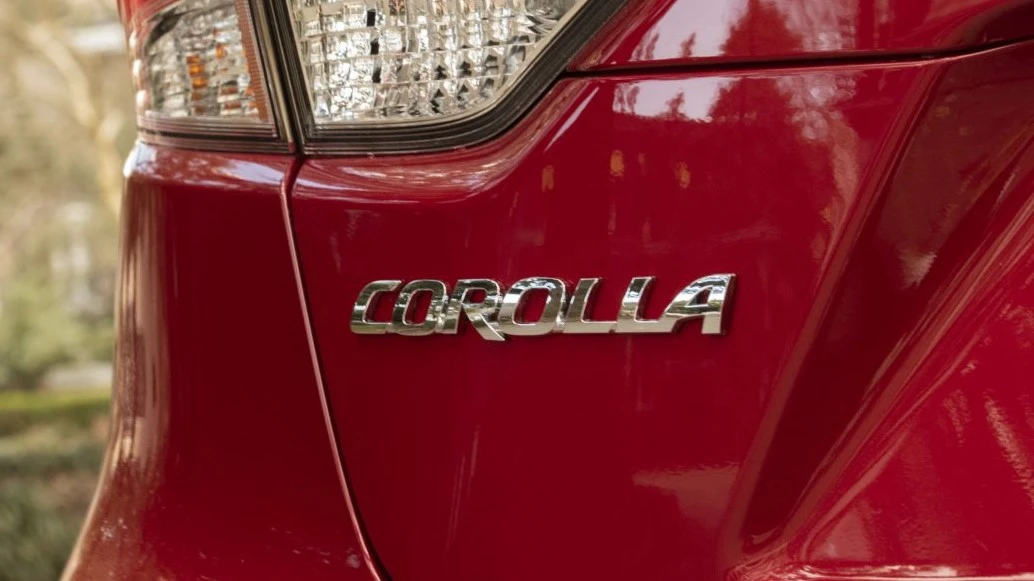 Tak może wyglądać Toyota Corolla po liftingu. Taksówkarz awansował na menadżera