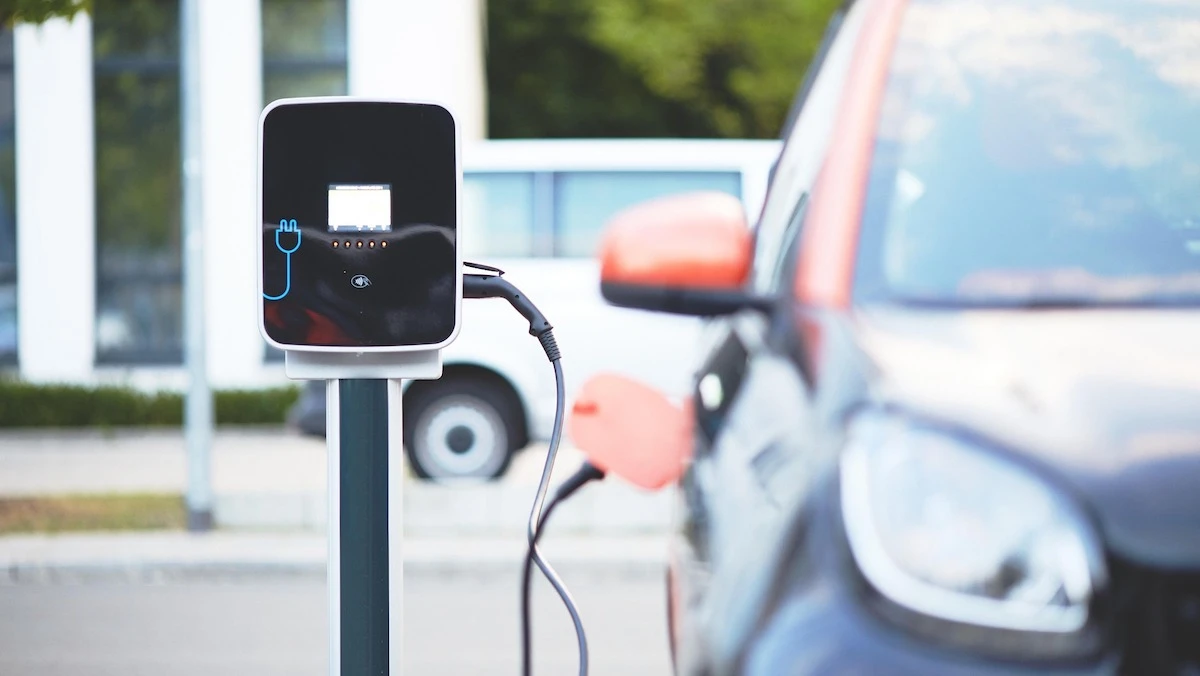 Chciałem wypożyczyć samochód elektryczny. Wypożyczalnia zaproponowała mi VW Tourana