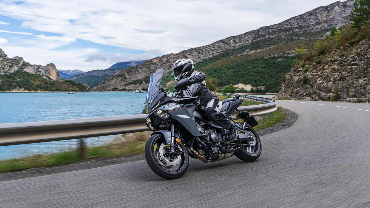 Yamaha wymyśliła silnik elektryczny z tłokiem. Motocykliści nie umieją nie hałasować