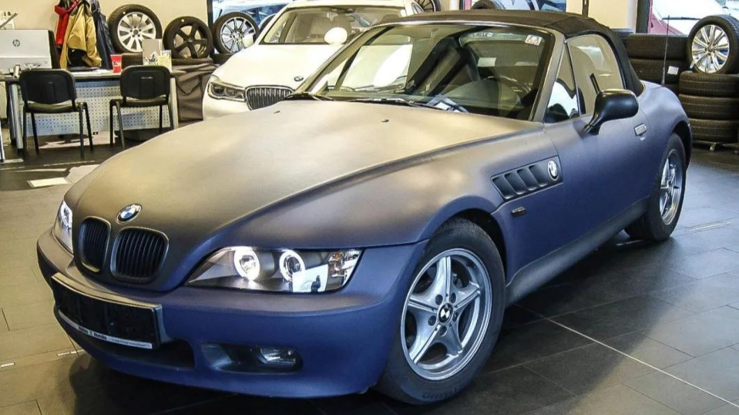 W tym BMW opcja full skóra sięgnęła zenitu. Za 25 tys. zł to rarytas