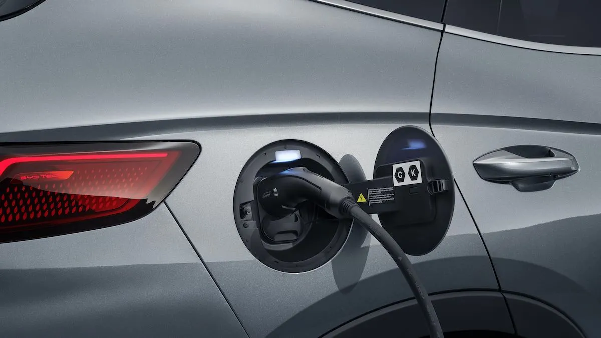 Z jednej strony lejesz, z drugiej strony ładujesz. Przegląd ofert najtańszych hybryd plug-in