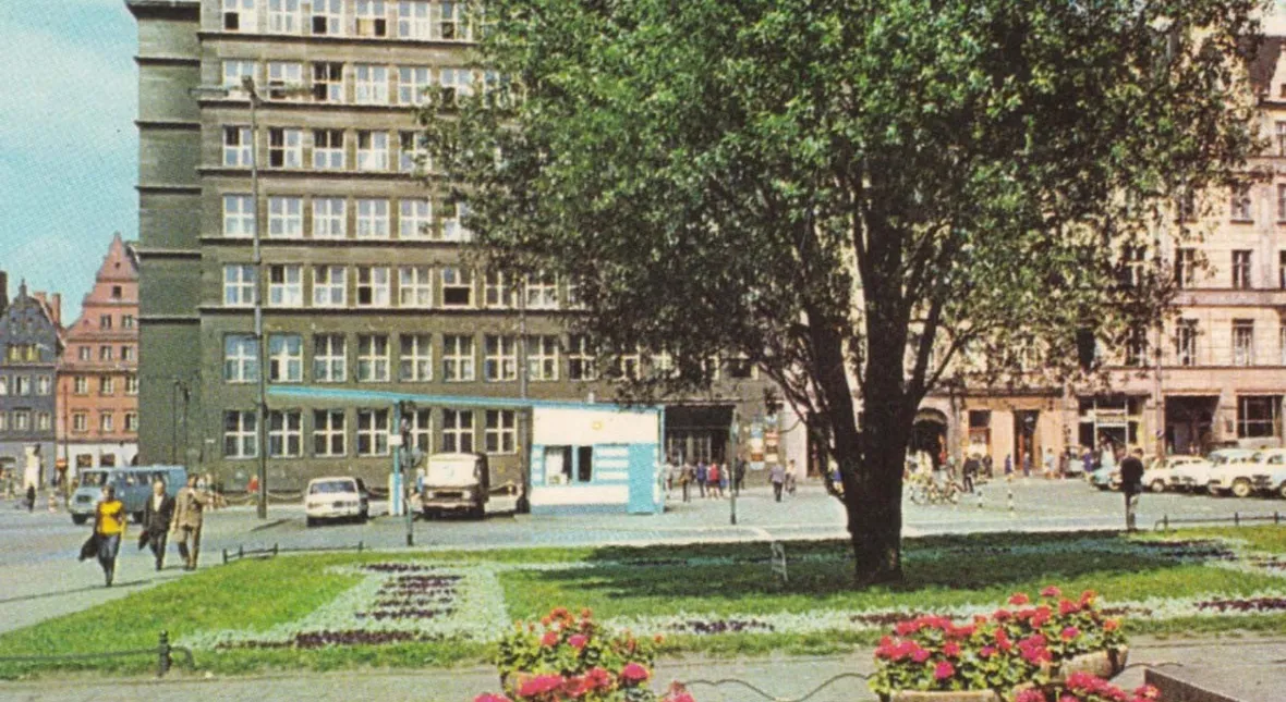 Image for Po Rynku we Wrocławiu jeździły samochody i tankowały paliwo. I komu to przeszkadzało?