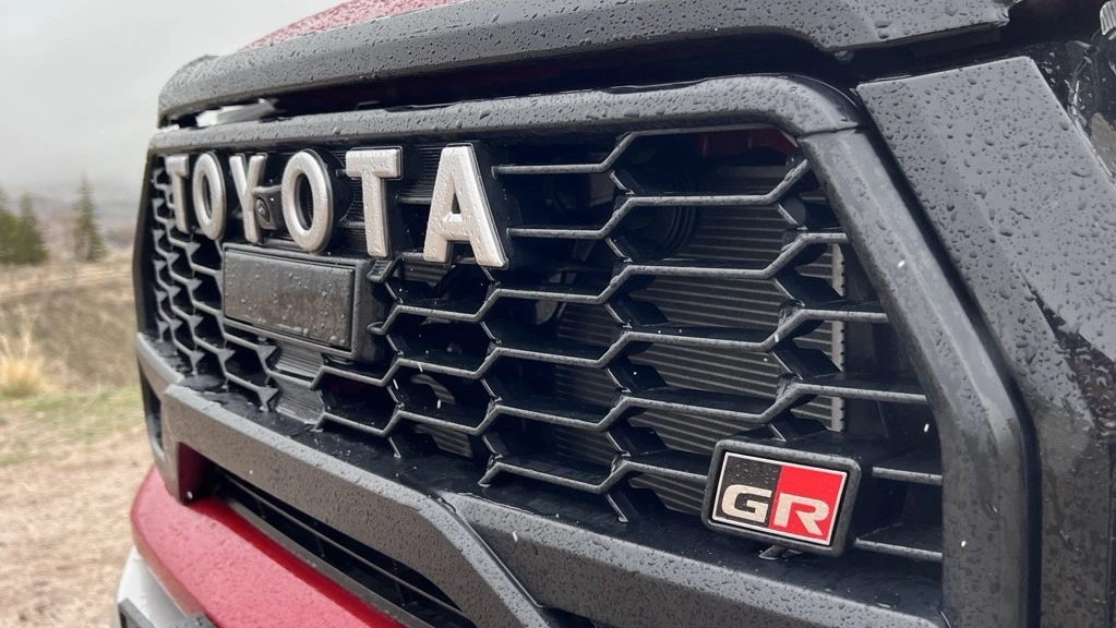 Nadjeżdża nowa Toyota z dużym prześwitem. W planach: wersja do dalekich skoków