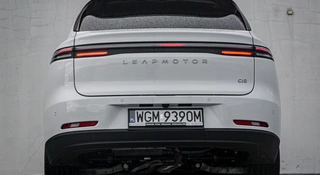 145 km na prądzie w tygodniu, 974 km na wakacje. Brzmi jak plan? Poznaj zalety modelu Leapmotor C10 Hybrid EV