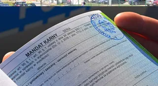 W Warszawie dostają fałszywe mandaty. To kumulacja nudy i nienawiści do samochodów