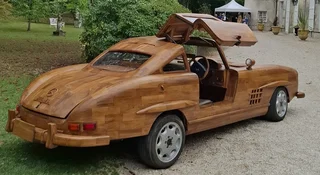 Stolarz wykonał replikę Mercedesa 300 SL. Użył swojego ulubionego materiału
