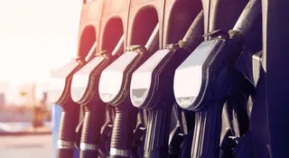 Paliwo tańsze niż znicze. Wysyp promocji, wstrzymaj dystrybutor