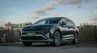 Cztery koła przyszłości: jak napęd 4×4 zmienia elektryczne Škody w auta na każdą drogę