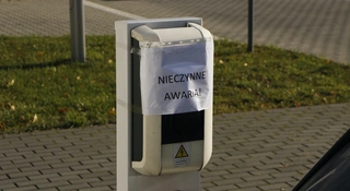 Byłem zobaczyć najsłynniejszą ładowarkę w Polsce. To była istna libacja na skwerku