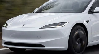 Cena najtańszej Tesli nie zmieniła się o grosz. Bieda Tesla nie istnieje