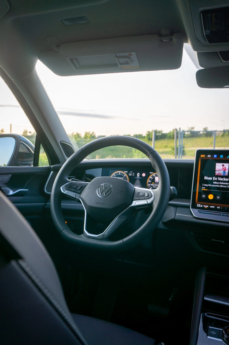 https://cdn-ab.spidersweb.pl/2025/10/volkswagen-tayron-test-17.jpg