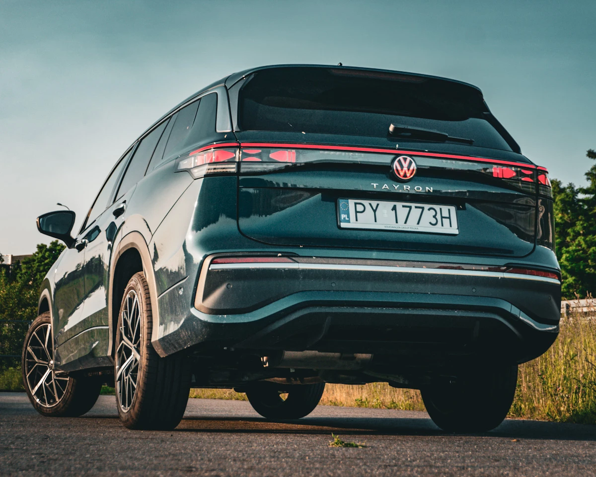 https://cdn-ab.spidersweb.pl/2025/10/volkswagen-tayron-test-35.jpg