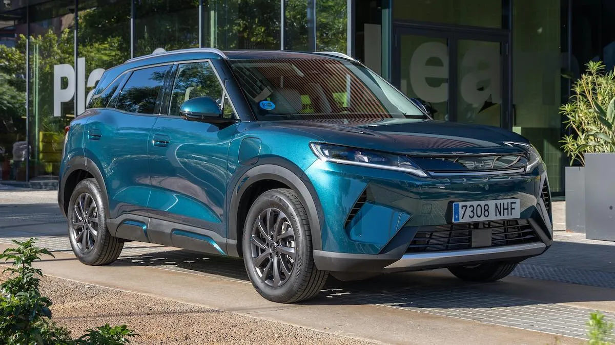 Oto nowy BYD Atto 2 DM-i z hybrydą. Spala paliwo i prąd, ale stracił ciekawe wyposażenie