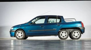 Trzyosiowe Renault Clio Pickup istnieje i może cię skrzywdzić. Chyba że je kupisz