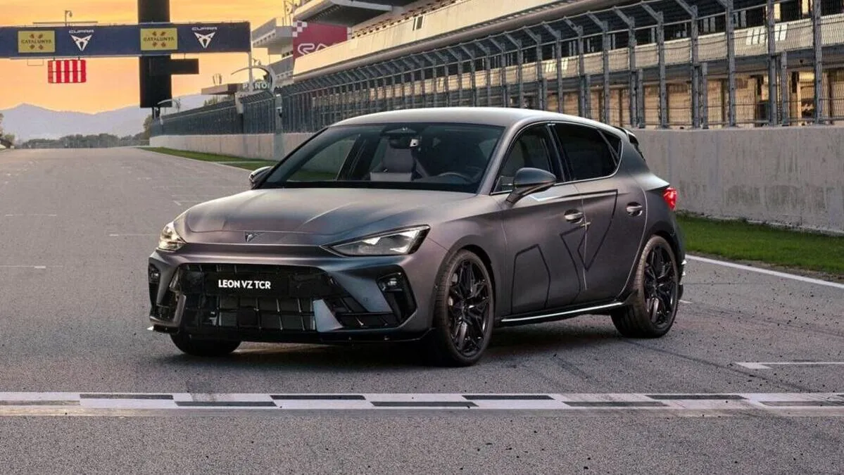 Witamy najmocniejszą Cuprę z napędem na przód. Jak nie masz dzieci, będzie jeszcze szybsza