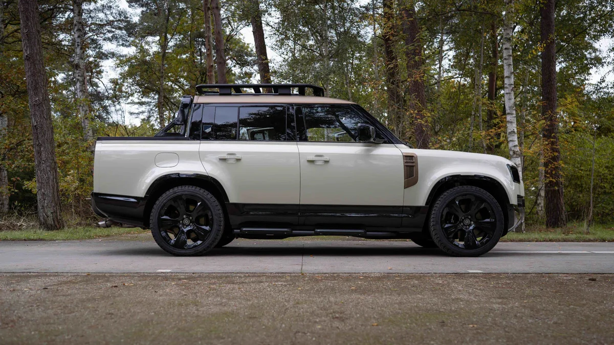 Nowy Land Rover Defender doczekał się pięknej wersji. Dowieziesz ziemniaki na koniec świata