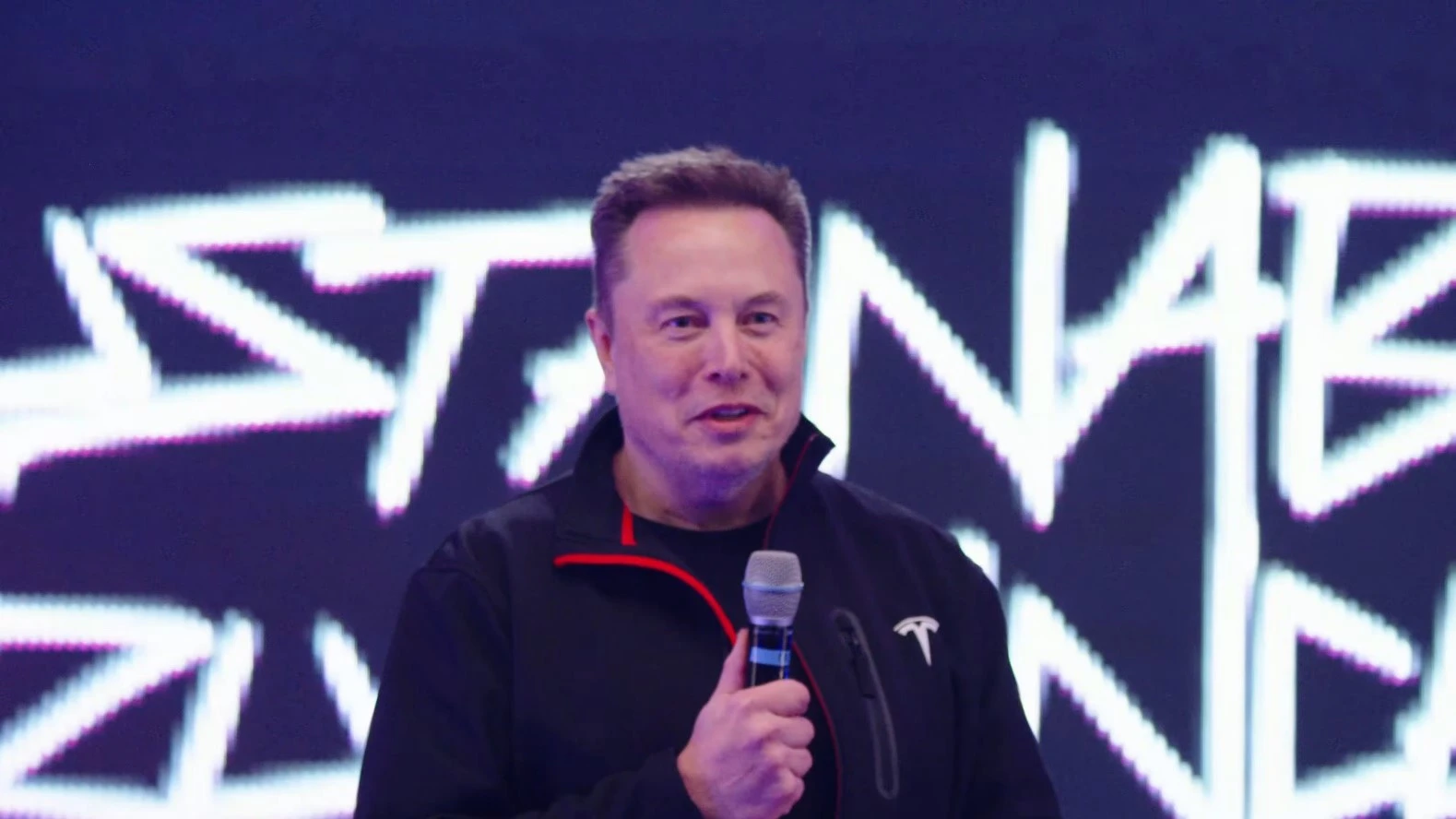 Kupujcie Tesle, prędziutko. Inaczej Elon nie dostanie biliona dolarów