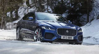 Zima nadchodzi. Oto, co powinieneś mieć w aucie