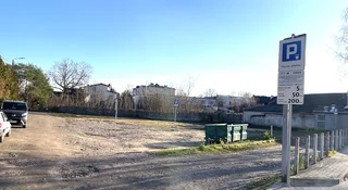 Parkingowe kuriozum w Konstancinie. Chęć zysku przysłoniła zdrowy rozsądek