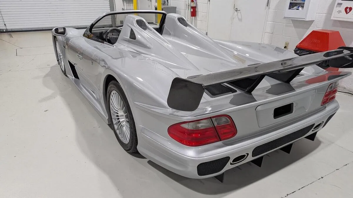 Służby przejęły Mercedesa CLK GTR Roadster. To dowód w sprawie olimpijczyka-przestępcy