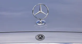 Mercedes nie może się zdecydować na jeden znaczek. To trwa od ponad 90 lat