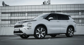 Świetna hybryda, dobre auto, ale wolałbym nie usłyszeć ceny. Mitsubishi Outlander — test