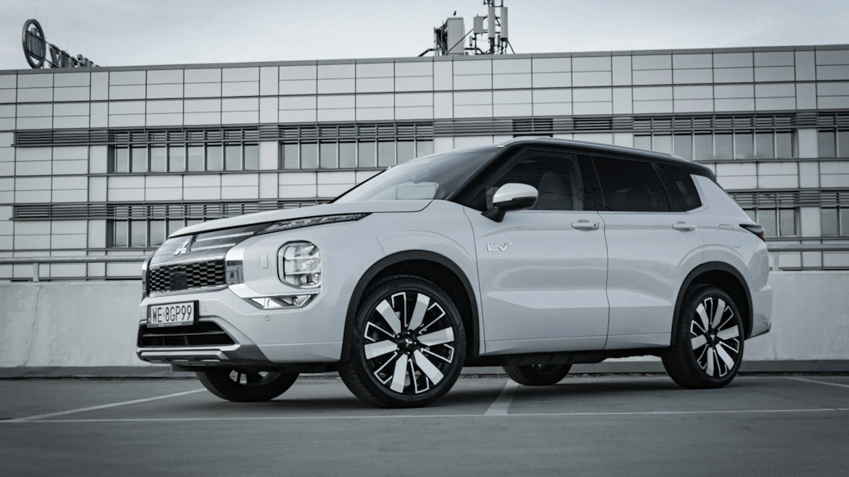 Świetna hybryda, dobre auto, ale wolałbym nie usłyszeć ceny. Mitsubishi Outlander — test