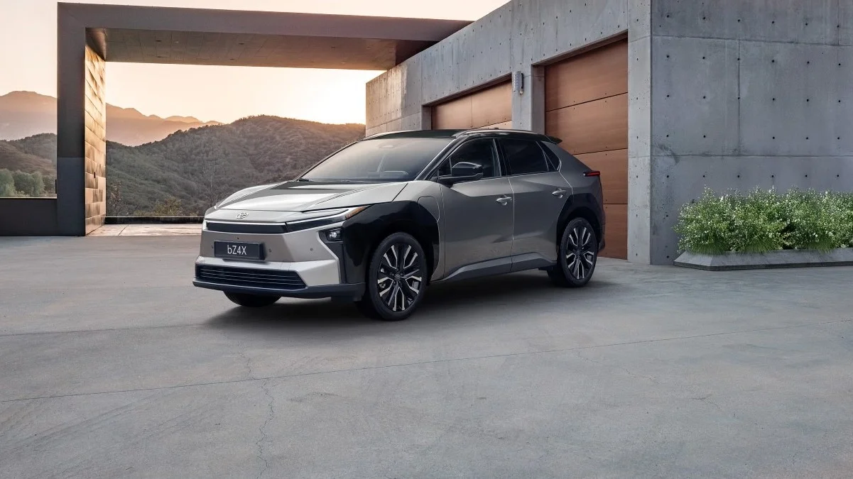 Nowy SUV Toyoty debiutuje w świetnej cenie. 165 900 zł to początek rozmowy