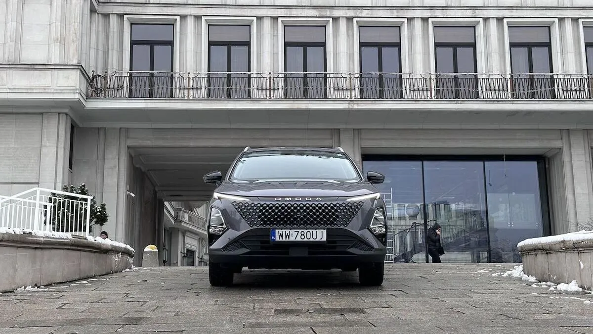 Hybrydowa część Omody 5 Hybrid jest całkiem udana. Reszta udana jest po staremu