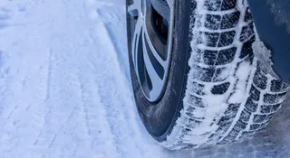 Mandat za brak zimowych opon: gdzie i kiedy nam grozi? Wyjaśniamy