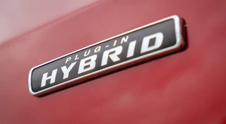 Trwałość baterii w hybrydach plug-in sprawdzona. Jest gorzej niż w elektrykach