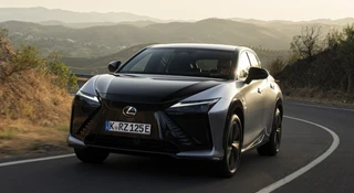 Podatek od samochodów elektrycznych. Padła kwota za kilometr po lewej stronie