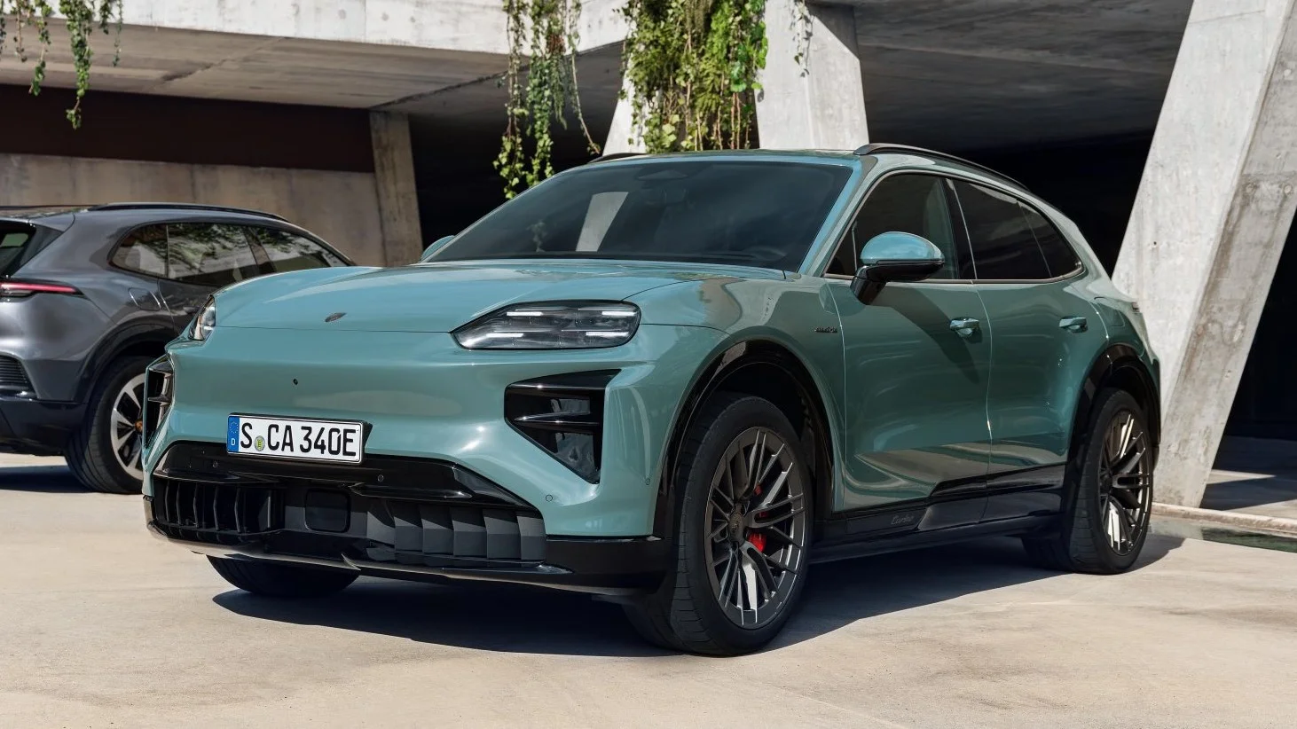 Nowy SUV Porsche bez tajemnic. Ma więcej mocy niż Bugatti