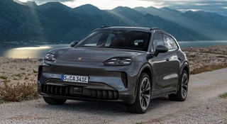 Nowe Porsche Cayenne kosztuje 446 000 zł. Rusz myszką a przebijesz milion