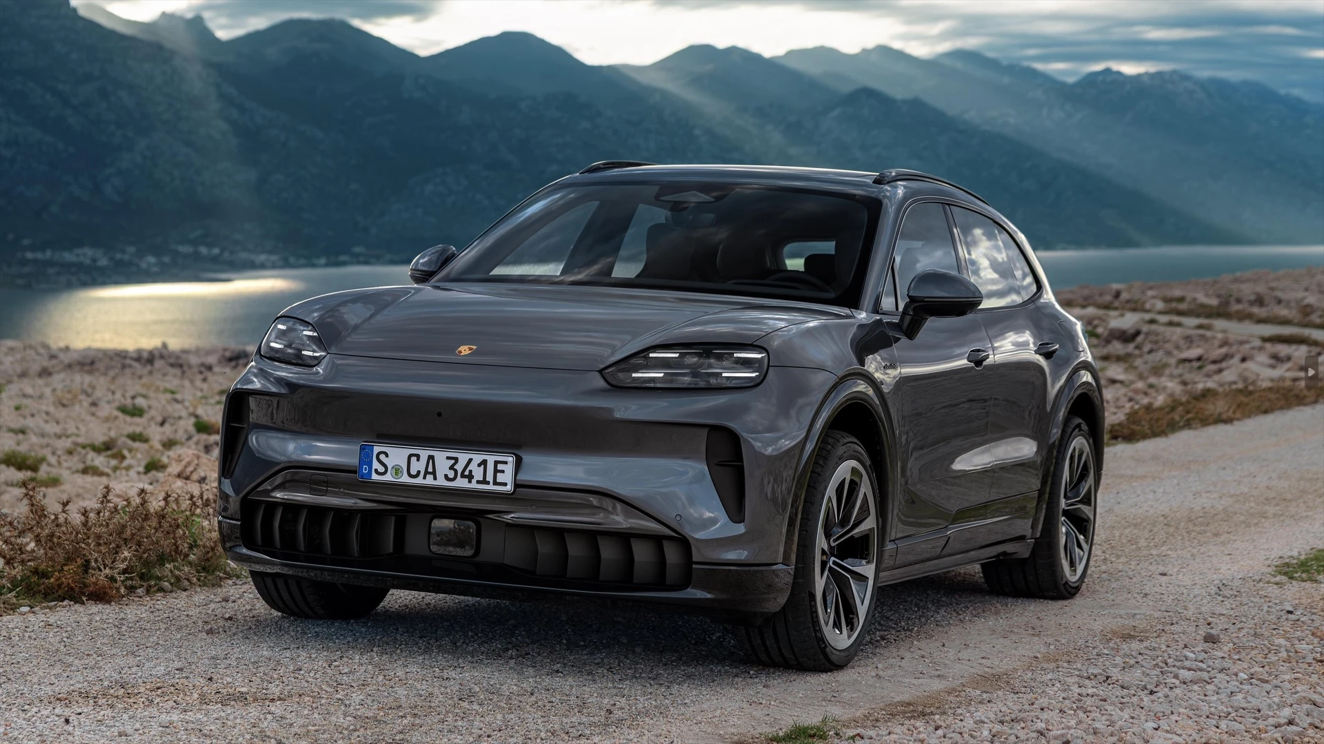 Nowe Porsche Cayenne kosztuje 446 000 zł. Rusz myszką a przebijesz milion