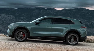 Te SUV-y mają ponad 1000 KM. Zaskoczy cię, jak mało mogą kosztować