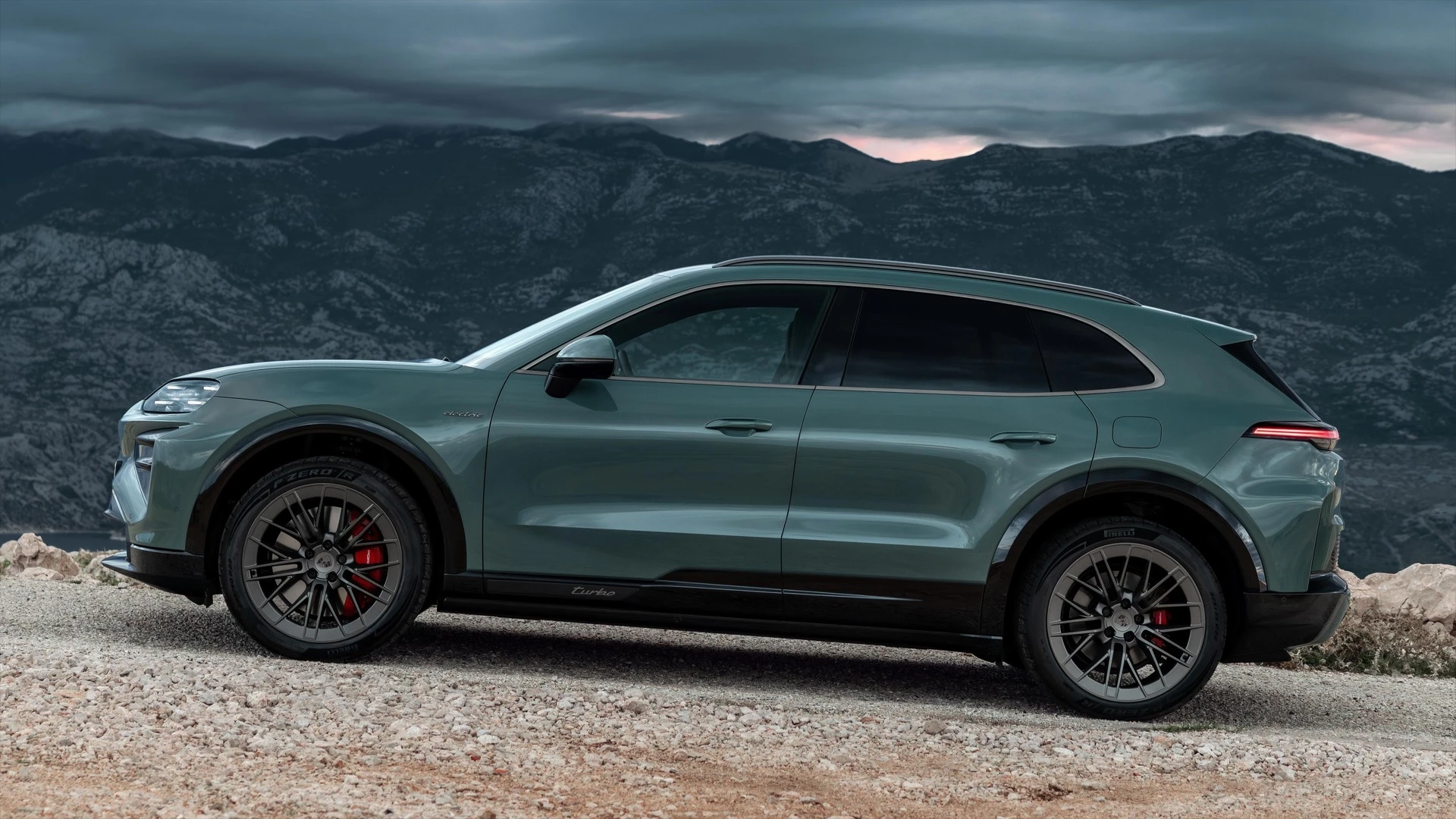 Te SUV-y mają ponad 1000 KM. Zaskoczy cię, jak mało mogą kosztować